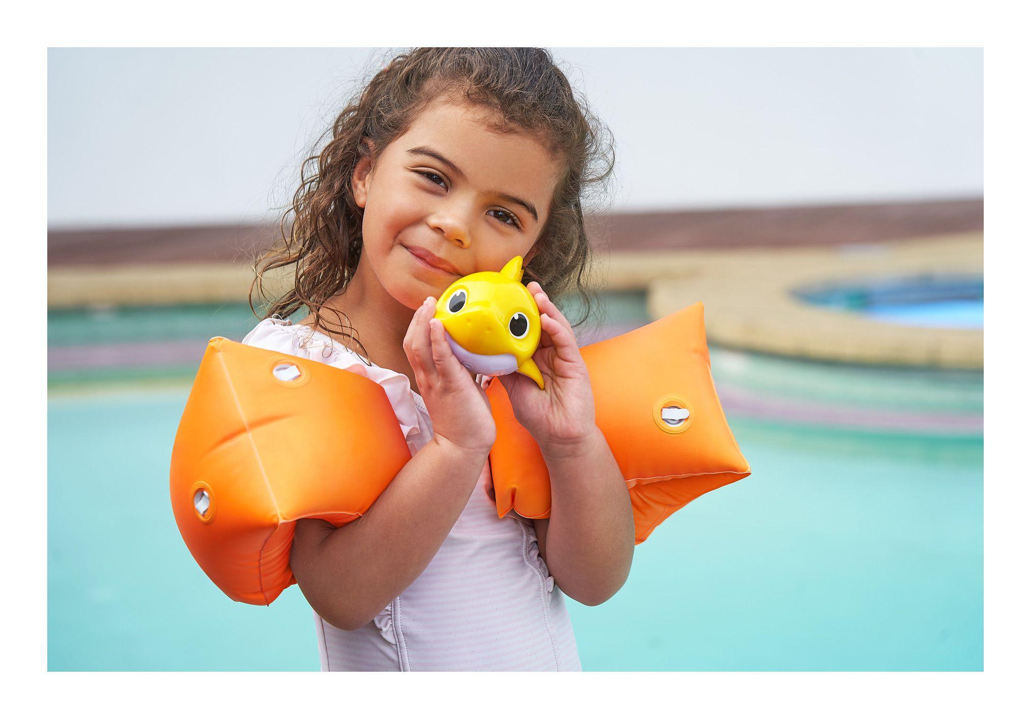 Robo Alive Junior Baby Shark Swimming S1, Assorted, Random Delivery