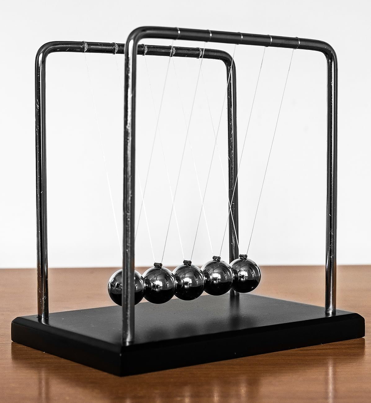 Newton's Cradle Five Pendulum Classic Physics Swinging Executive Desk Toy